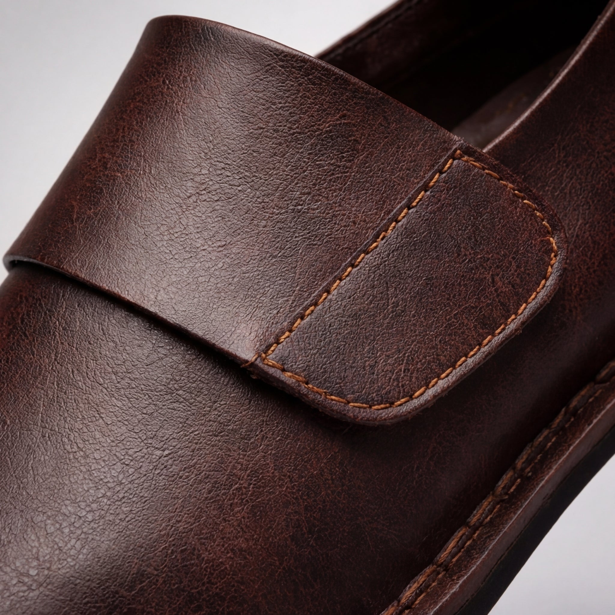 MAISON VALÉRIE | Loafer élégant avec un de sangle minimal pour hommes